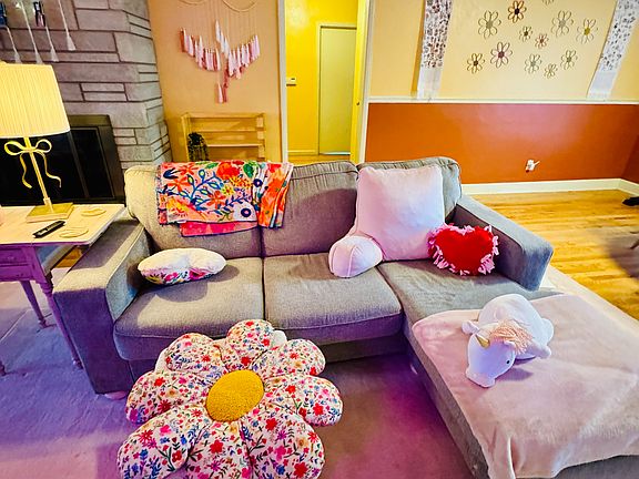 Living Room (occupied)