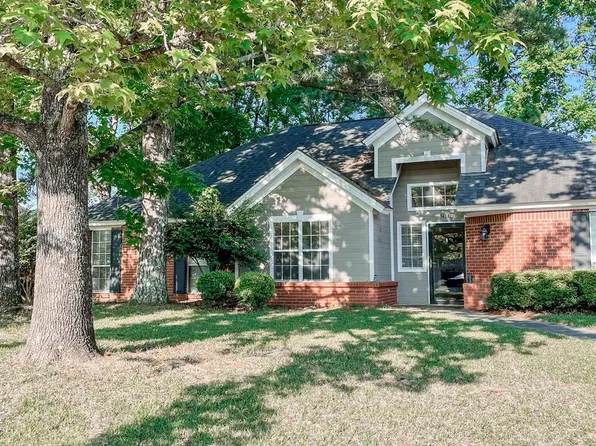 905 Silver Creek Cir, Prattville, AL 36066