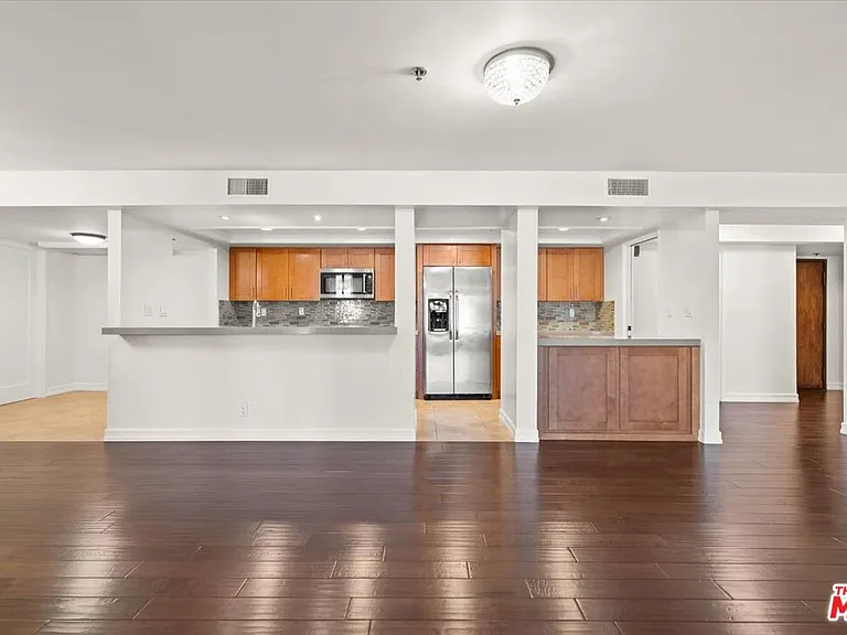10660 Wilshire Blvd #705 — Photo 4