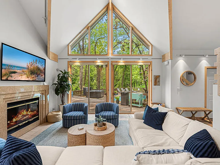 4095 Birchmont Trl — Photo 8