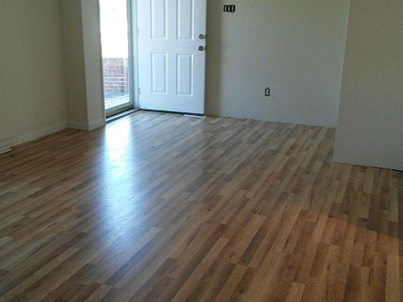 Living Room/Entrance