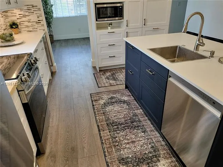 2700 SW 28th Ct #2700 — Photo 12