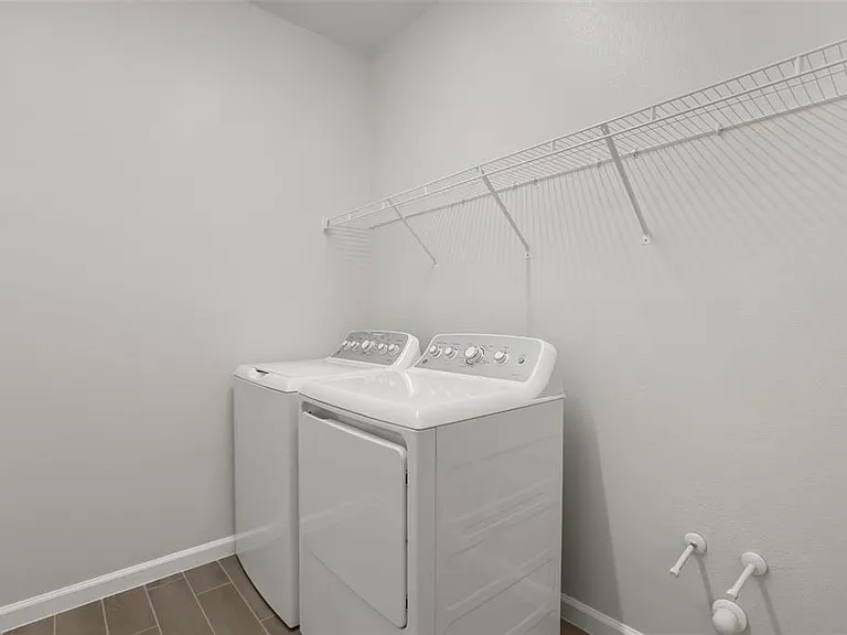 1394 Mount Royal Dr — Photo 9