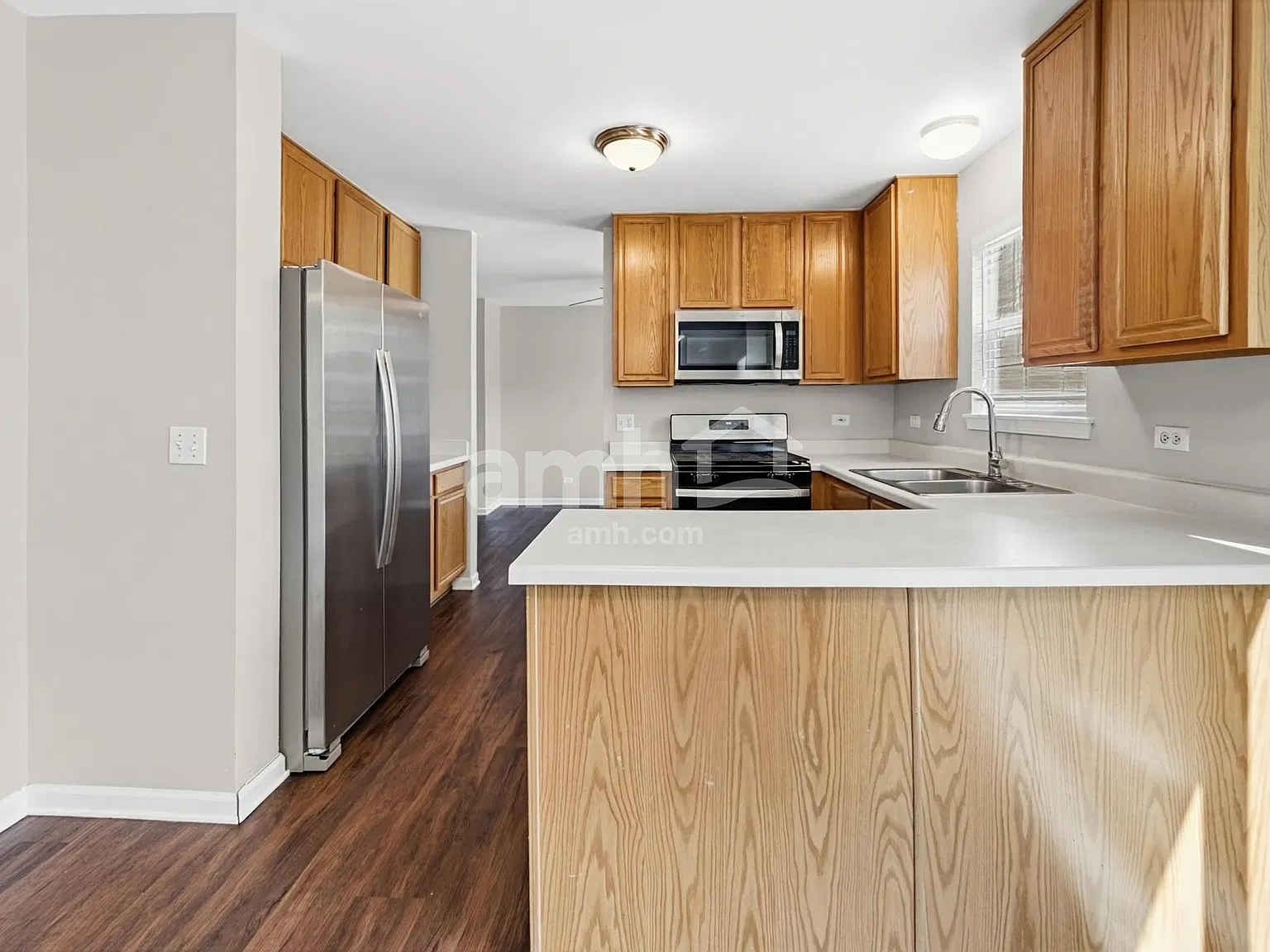 4 bed, 2.5 bath, 2122 sqft, $3,195 — Photo 4