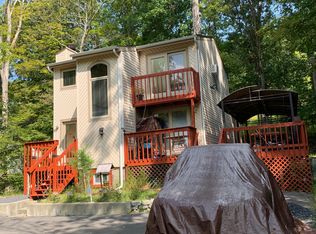 370 Canterbury Rd, Bushkill, PA 18324