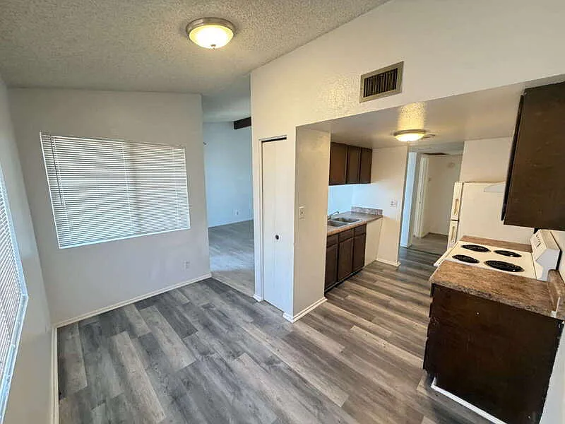 2 bed, 1.0 bath, 1037 sqft, $945 — Photo 3