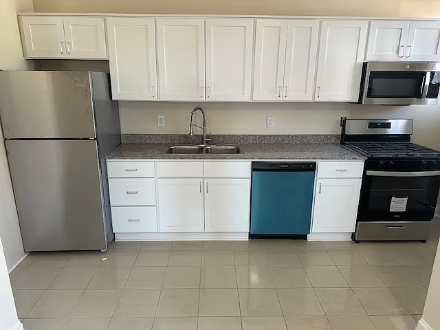 West Grace Apts — Photo 3