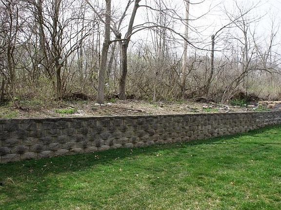 3rd image of 7279 Hartcrest Ln