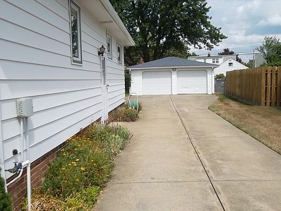 3rd image of 387 Divot Dr