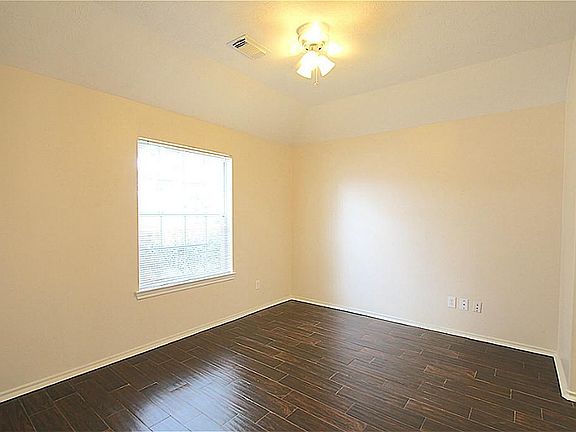 4th image of 3228 Meadow Bay Ln