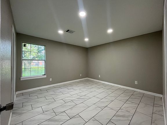 5th image of 1102 Beauty St