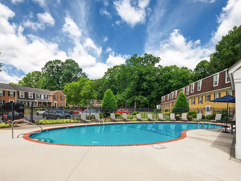 Colonial Towne Apartments — Photo 24
