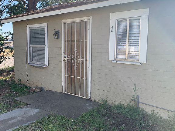 This is the front of unit Similar as shown in pictures but renting unit 4