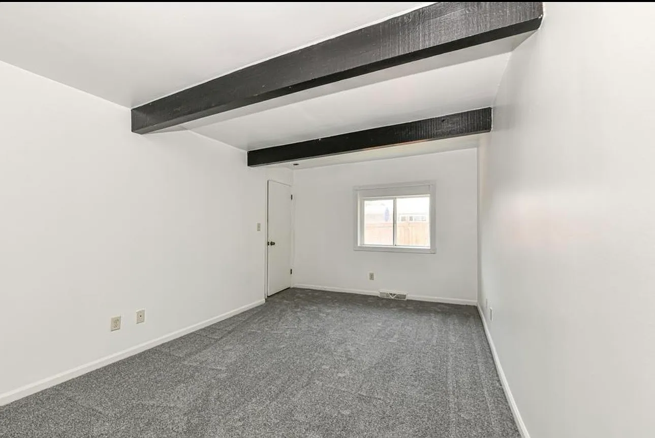 2315 N Oakland Ave — Photo 2