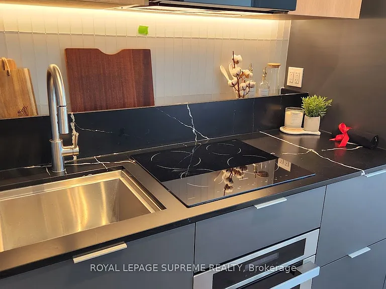 1 Fairview Rd E #2705 — Photo 2