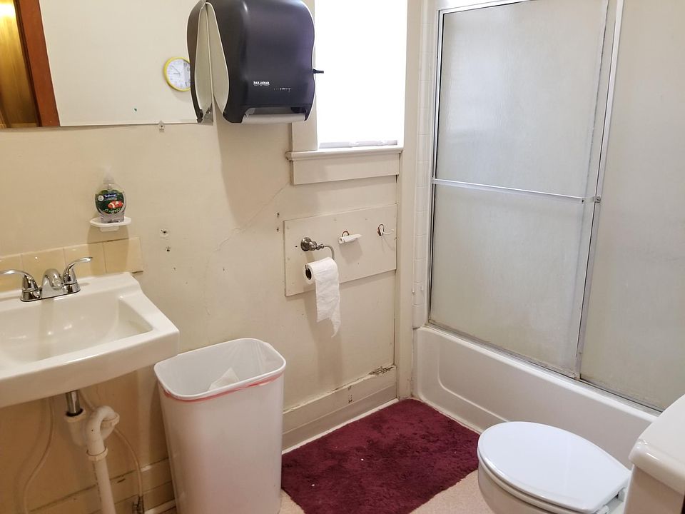 2nd image of 340 Jefferson St APT 2
