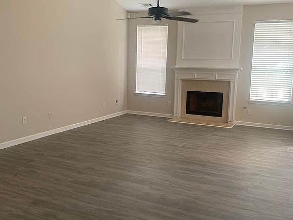 3rd image of 410 Avian Forest Dr