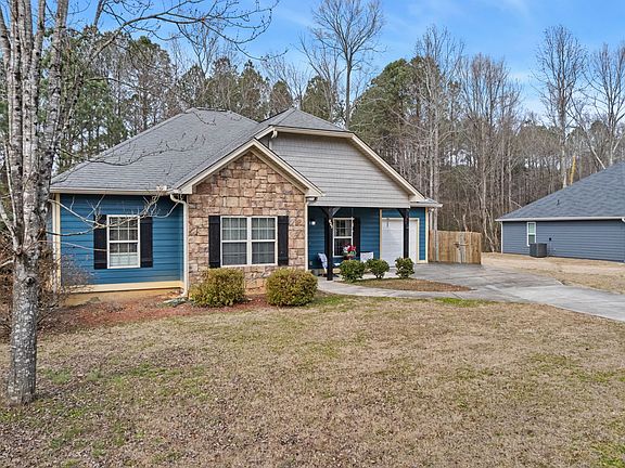 3rd image of 825 Shannon Cir NE