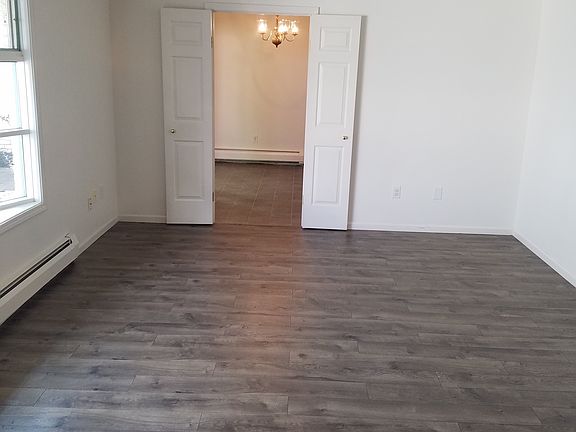 5th image of 8 Meadowlawn Dr Unit 14