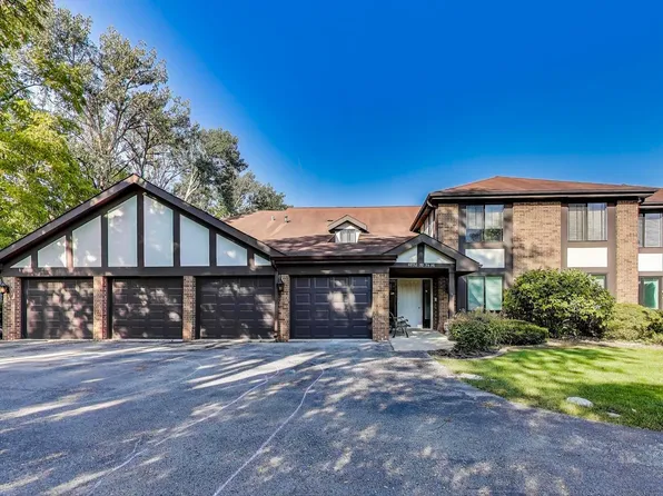 5836 Doe Cir #1, Westmont, IL 60559