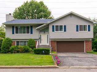 4 Secor Glen Rd, Hartsdale, NY 10530