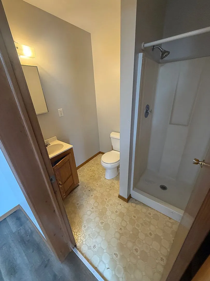 S Capitol St Studio Apartments — Photo 3