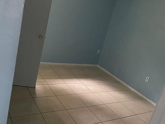 4th image of 1013 Persimmon Ave