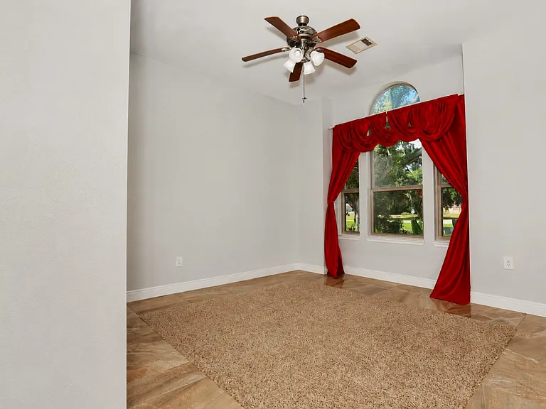527 Lily Ln — Photo 6