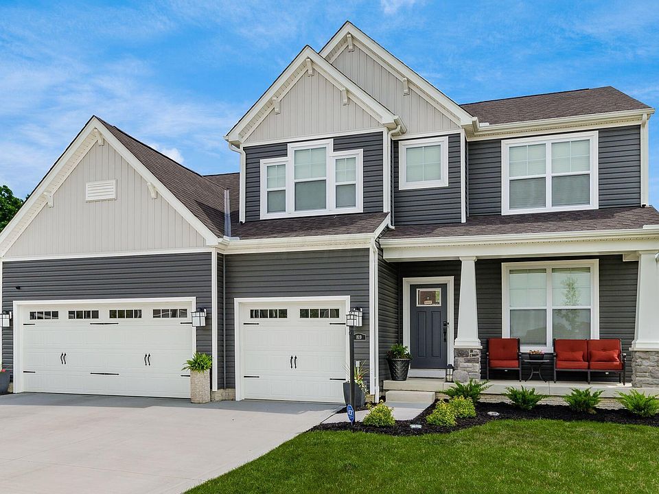 1st image of 819 Forest Edge Dr