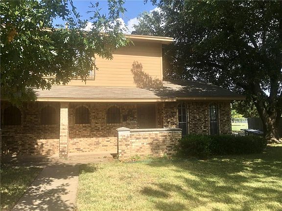 3rd image of 222 Brownwood Ct