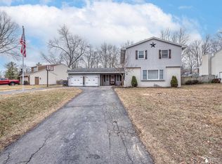 6697 Bennington St, Temperance, MI 48182