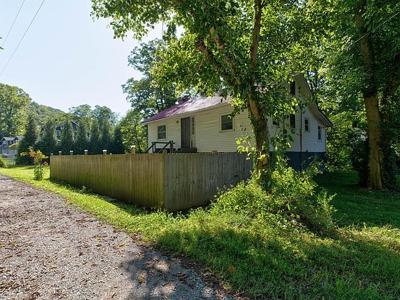 27th image of 148 Hidden Grove Ln