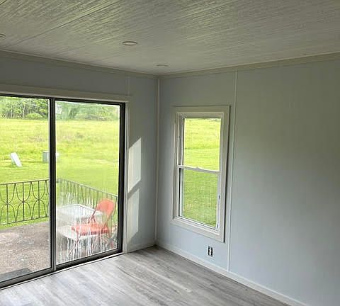 3rd image of 18 Oak Dr