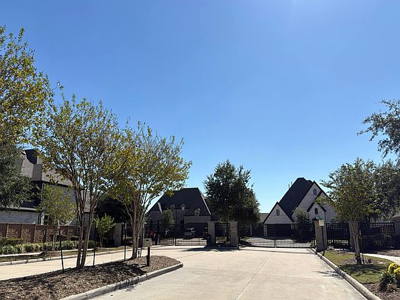 3rd image of 2711 Merlin Way