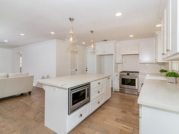 3rd image of 620 Alonda Dr
