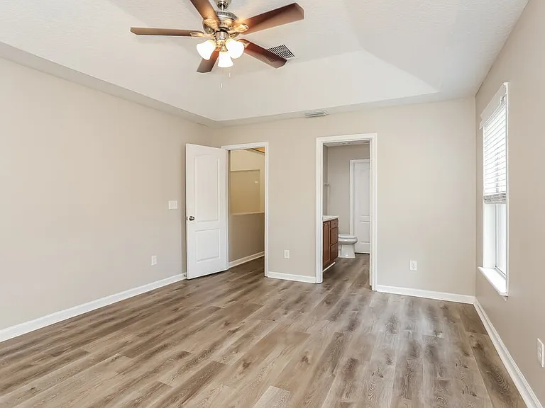 392 Bostwick Cir — Photo 11
