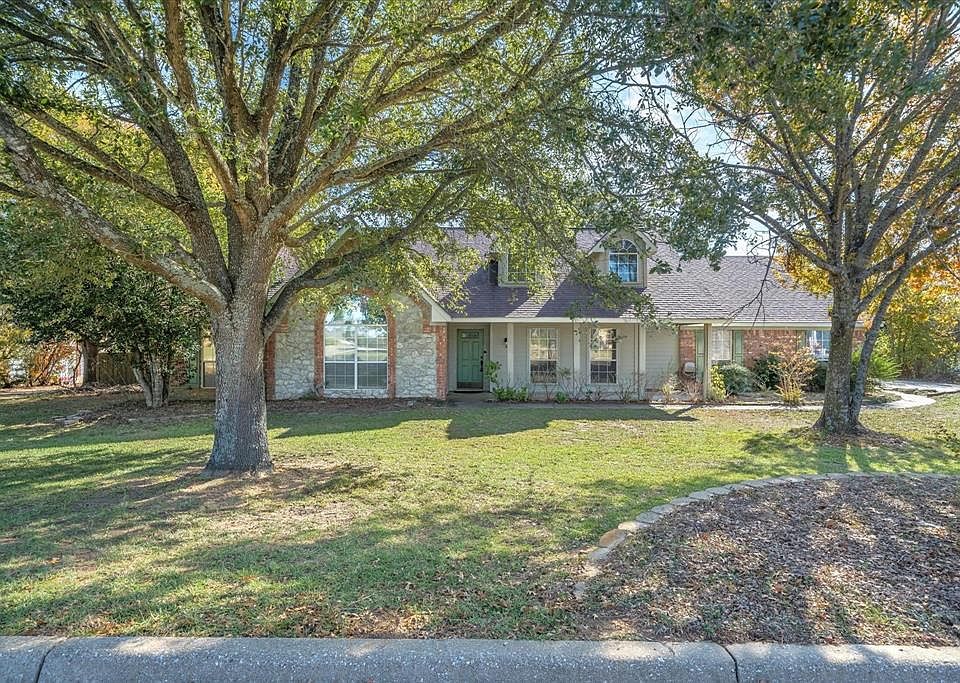 1st image of 122 Lake Meadow Blvd