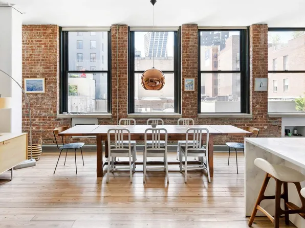 525 West 22nd Street image 4 of 20