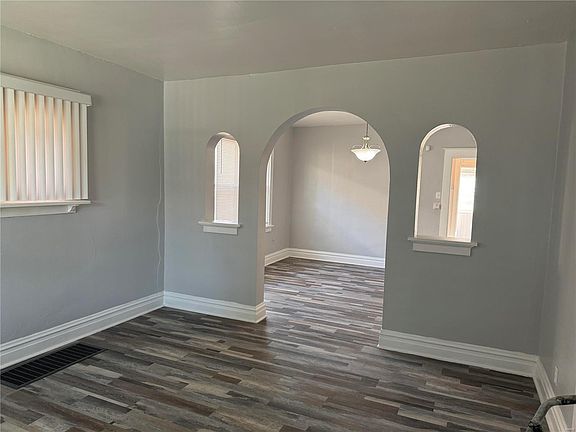 3rd image of 4661 Korte Ave