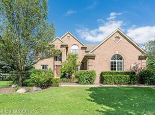 985 Monterey Ln, Rochester Hills, MI 48307