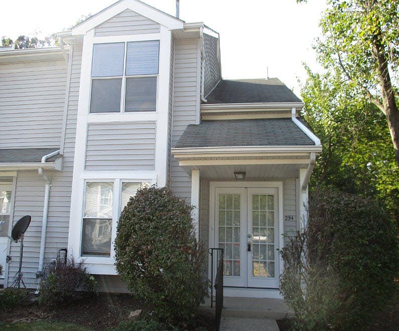 1st image of 294 Woodlake Manor Dr
