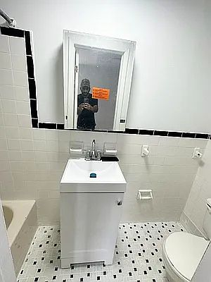4th image of 402 E 11th St APT 6