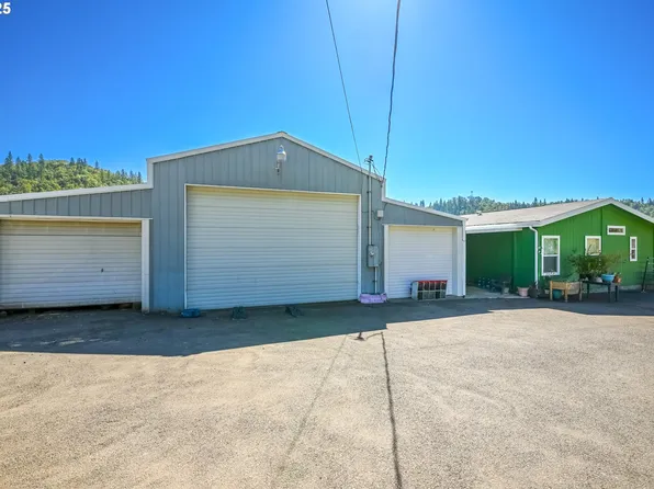 1745 Rifle Range Rd, Roseburg, OR 97470