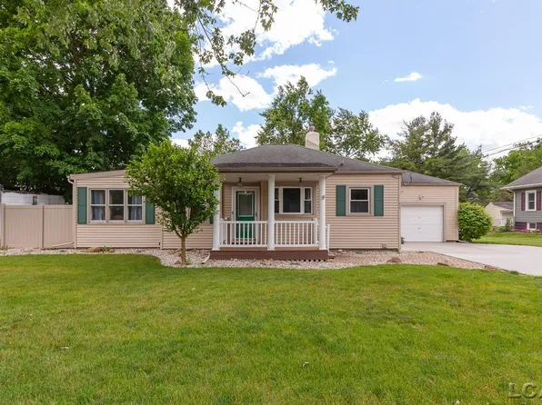 915 W Maple Ave, Adrian, MI 49221