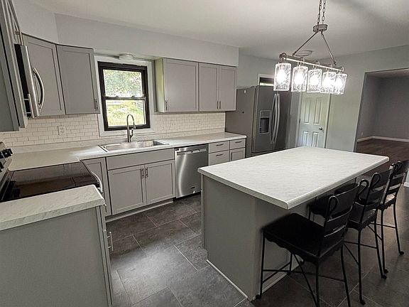 5th image of 2621 Bonny Ln