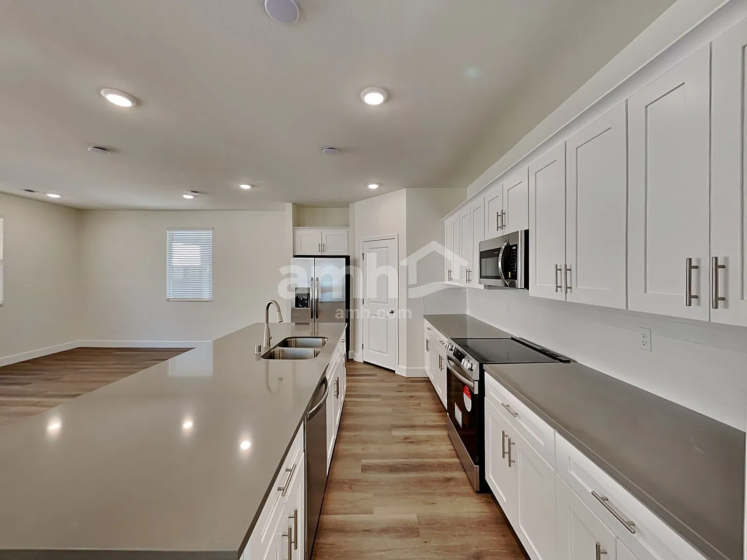 4 bed, 3.0 bath, 2239 sqft, $2,870 — Photo 4