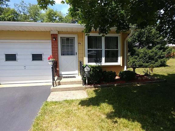 3rd image of 14 Bennington Ln #B