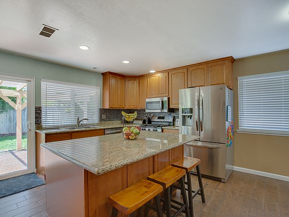 2nd image of 525 Dawn Dr