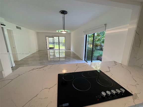 5th image of 409 Lakeview Dr APT 104