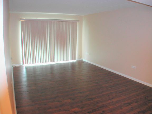 4th image of 2900 Maple Ave APT 12E
